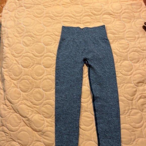 Women’s Best Grey workout leggings - Picture 2 of 2